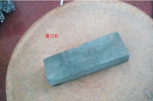 磨刀姿势错误,菜刀越磨越钝!看老厨师教你正确磨刀技巧