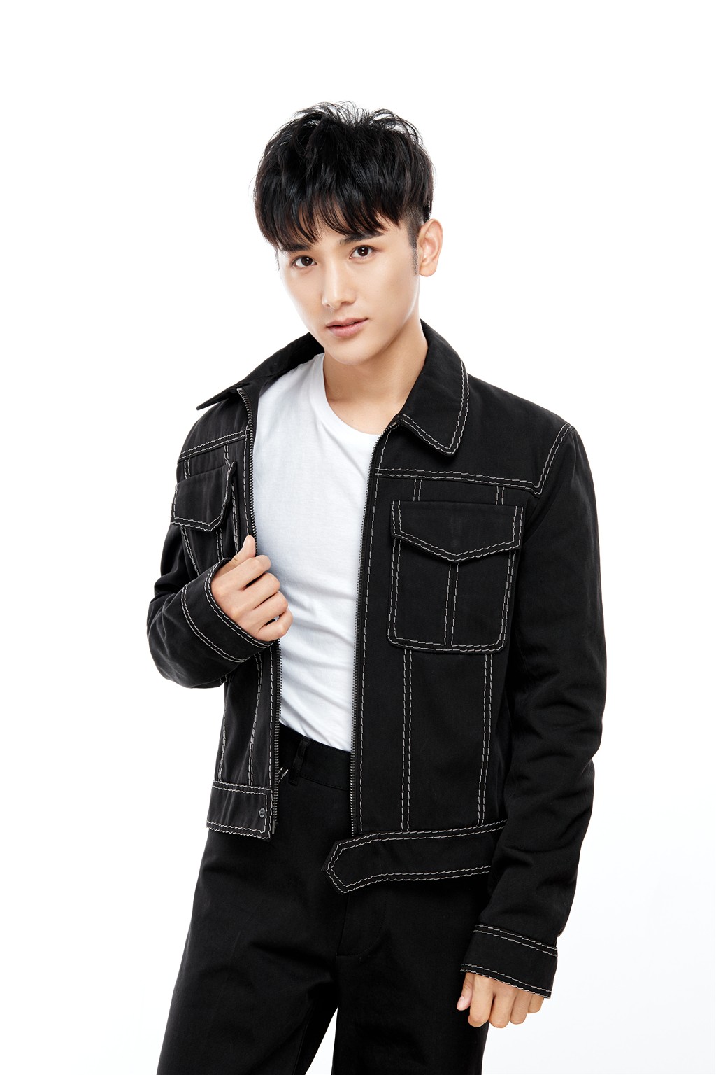 王文杰纯净极简风大片 尽显潇洒型格