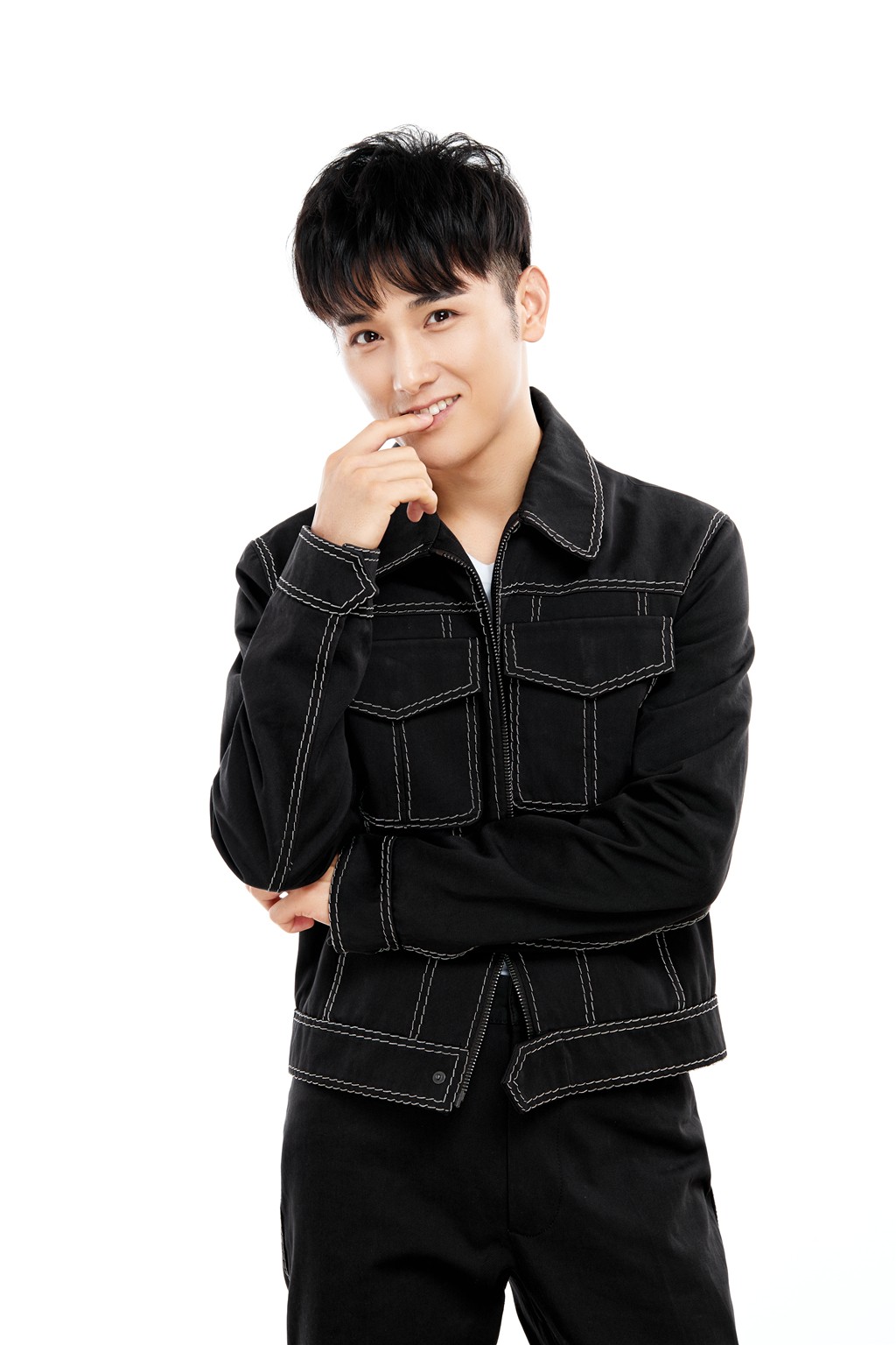 王文杰纯净极简风大片 尽显潇洒型格