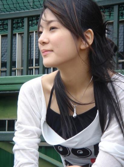 在电视剧《比赛开始》选角前几周,杨雅筑原本最被看好演女一,最后意外