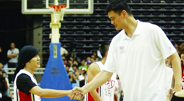 周杰伦首次遇到姚明称本想故意调侃,结果姚明回答让他自叹不如!