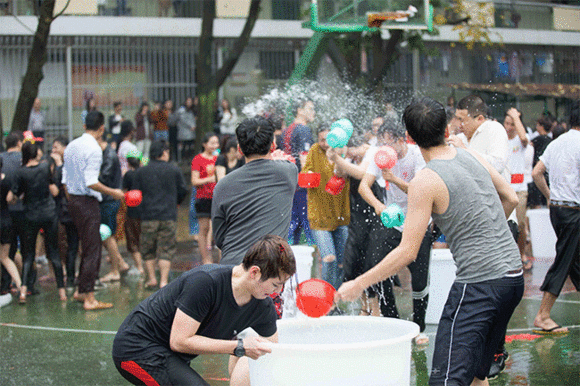老司机手把手教你花式过泼水节!