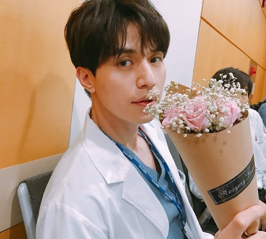 冻龄男神李栋旭ins合集