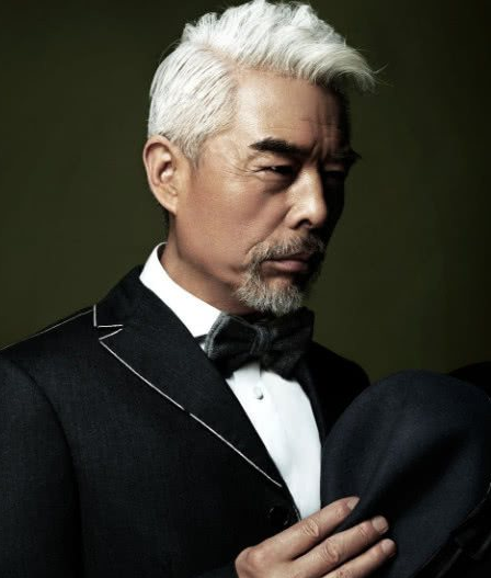 李连杰,4月26日生于北京市,男演员,导演,制作人 ,武术家,商人,相信