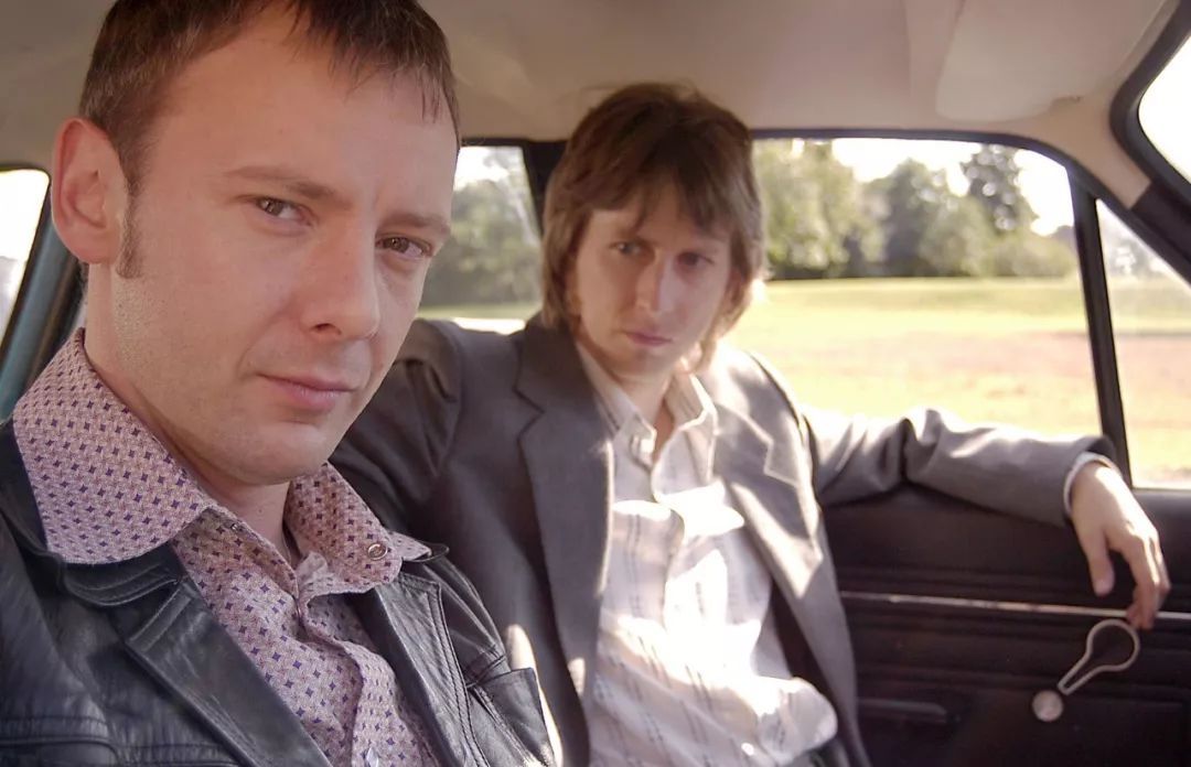 在bbc评选的世纪十大最佳英剧里,《火星生活》排名第四.