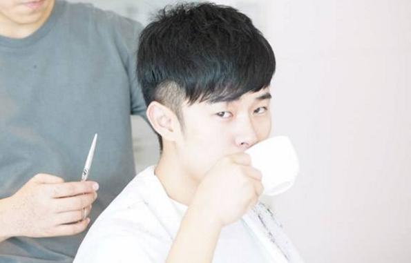 陈赫蹩脚英语在跑男里头是演出来的?当过英语