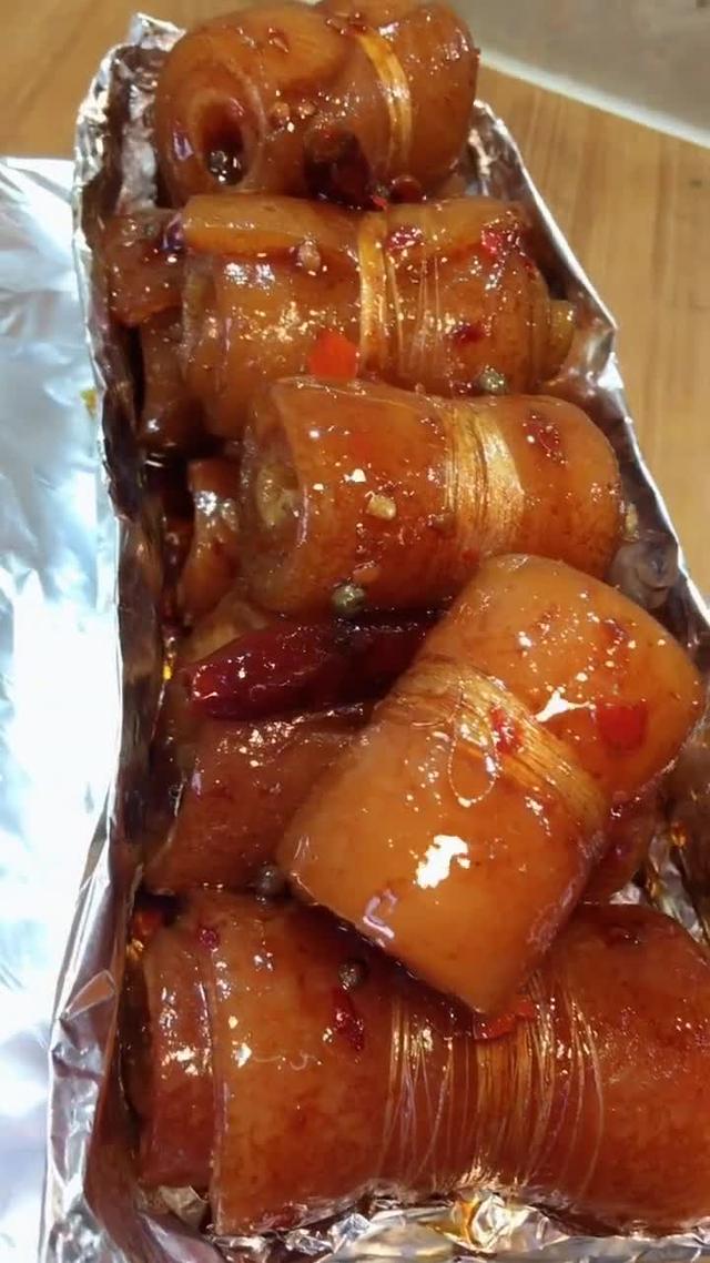 麻辣猪皮卷,麻辣鲜香弹牙超级好吃,绝对让你流口水!