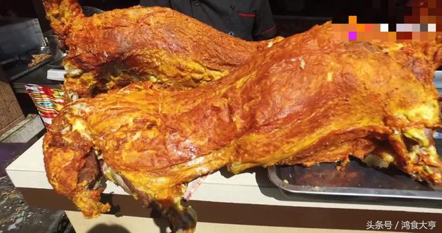 实拍:新疆美食"烤全羊",一公斤150元,老板一天只烤10只羊