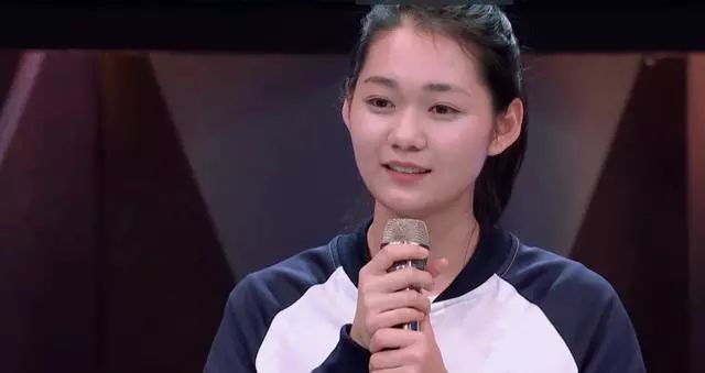 回顾火箭少女《创造101》首次出场造型,杨超越