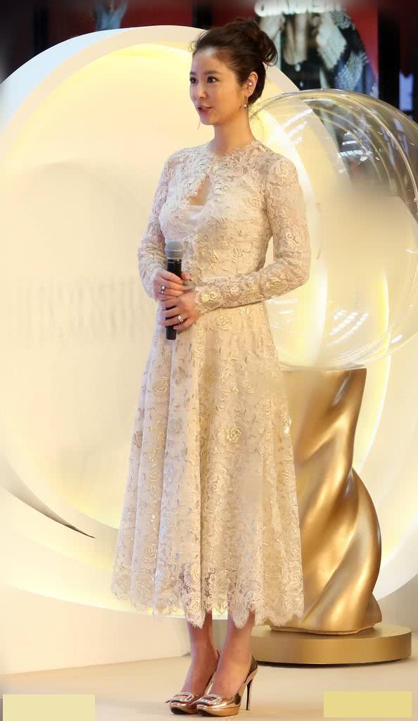 42岁的辣妈林心如风采不减,深夜发文晒闺蜜聚会