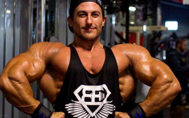 健体到健美的蜕变5个动作让你学会萨迪克的手臂训练