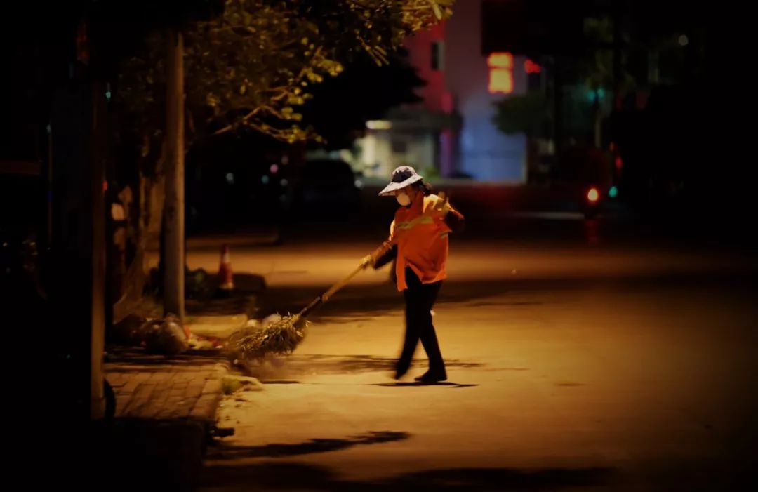 未来,在上海的街头,你或许将再也看不到风吹日晒,起早贪黑的环卫工人