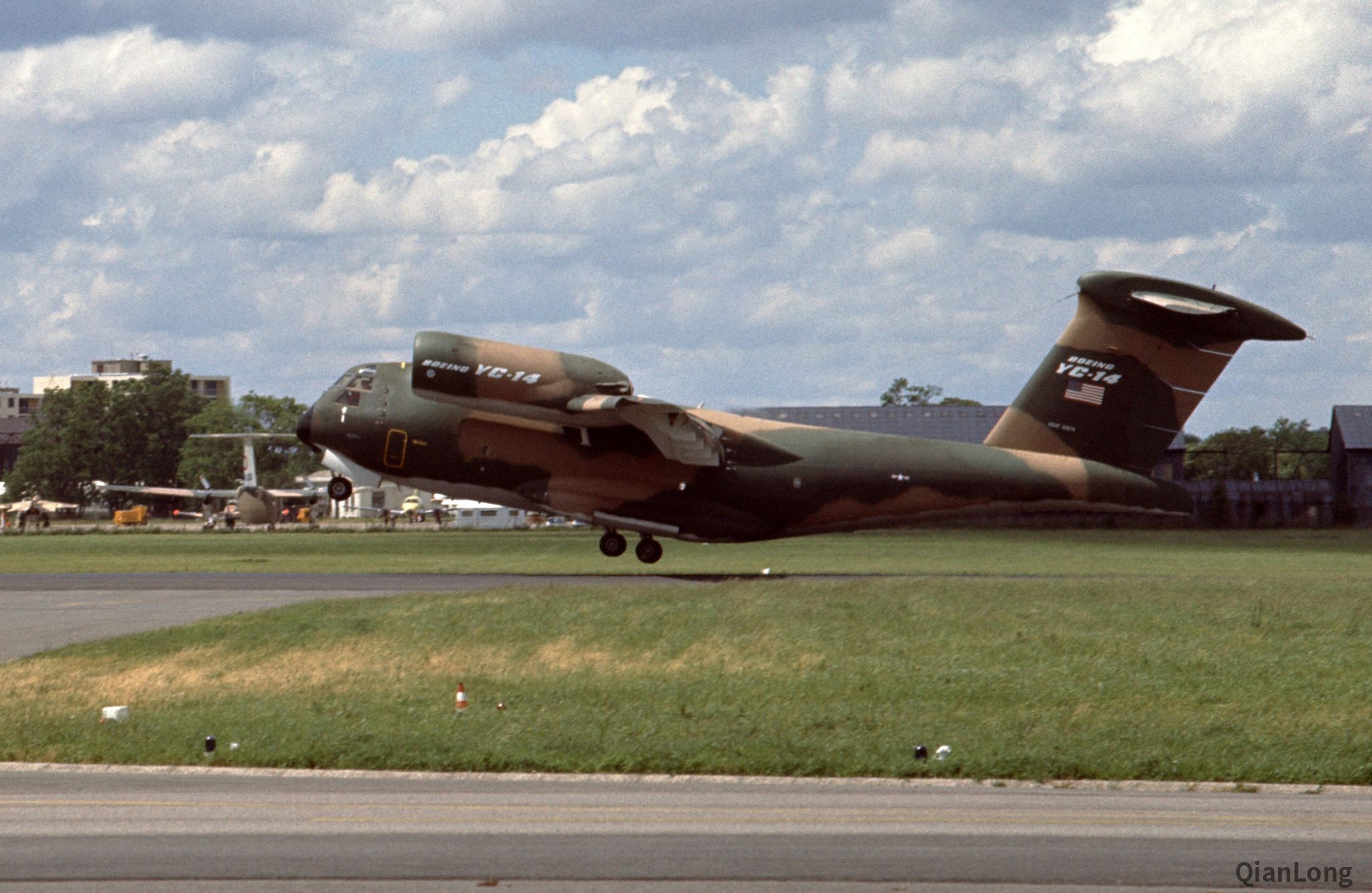 亮相巴黎航展的波音yc-14运输机 技术先进依然没有淘汰c-130