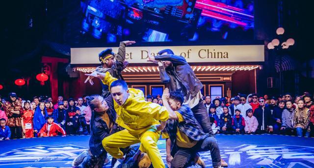 《这就是街舞》队长开场秀!千玺获赞!罗志祥专业!韩庚受质疑!