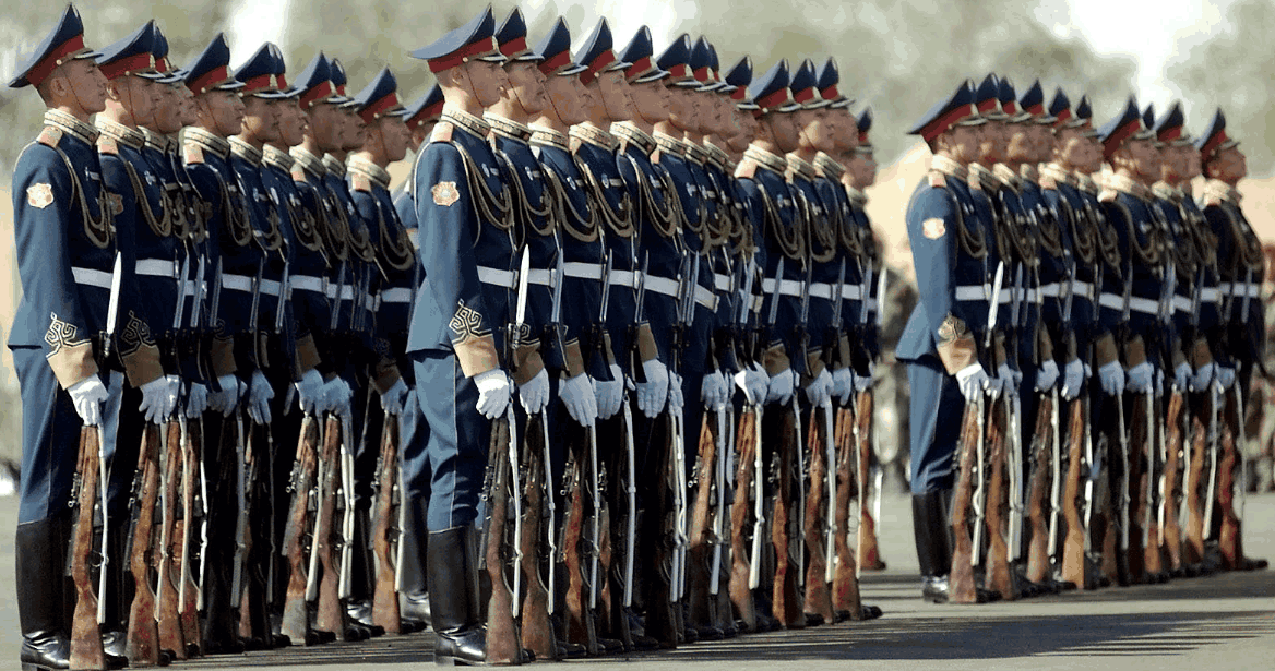 中国发生一场内战, 西北边防军被迫后撤, 损失400万平方公里国土