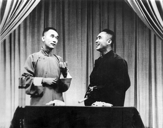 侯宝林老照片，说相声表情丰富生动|侯宝林|相声|表演艺术家_新浪新闻