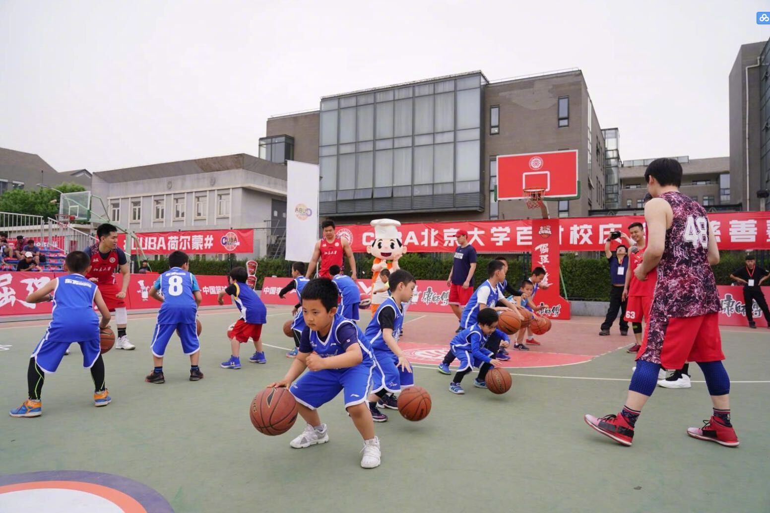 5月5日,北大五四篮球场热闹非凡