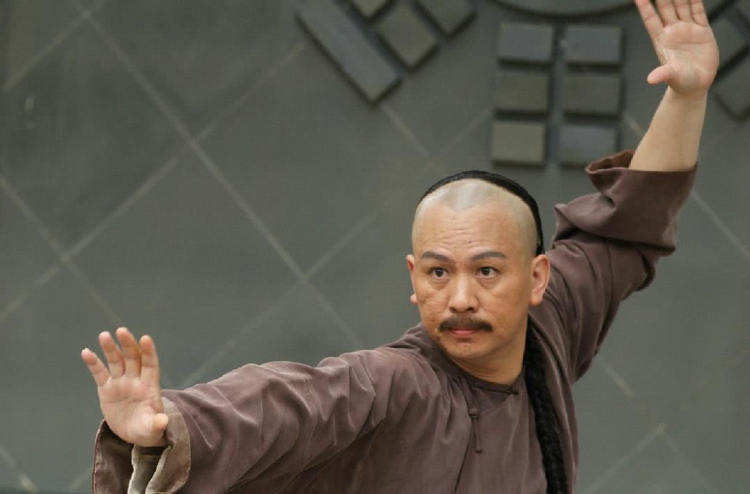 武林第一高手,自愿进王府做太监,自创武功,风靡全国公园