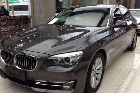 顶配版宝马740,豪华内饰仅售80万,网友:奔驰s级压力好大