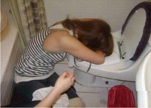 女子喝醉后被陌生男子拖进厕所半小时,男子:一不小心没忍住|喝酒|禽兽