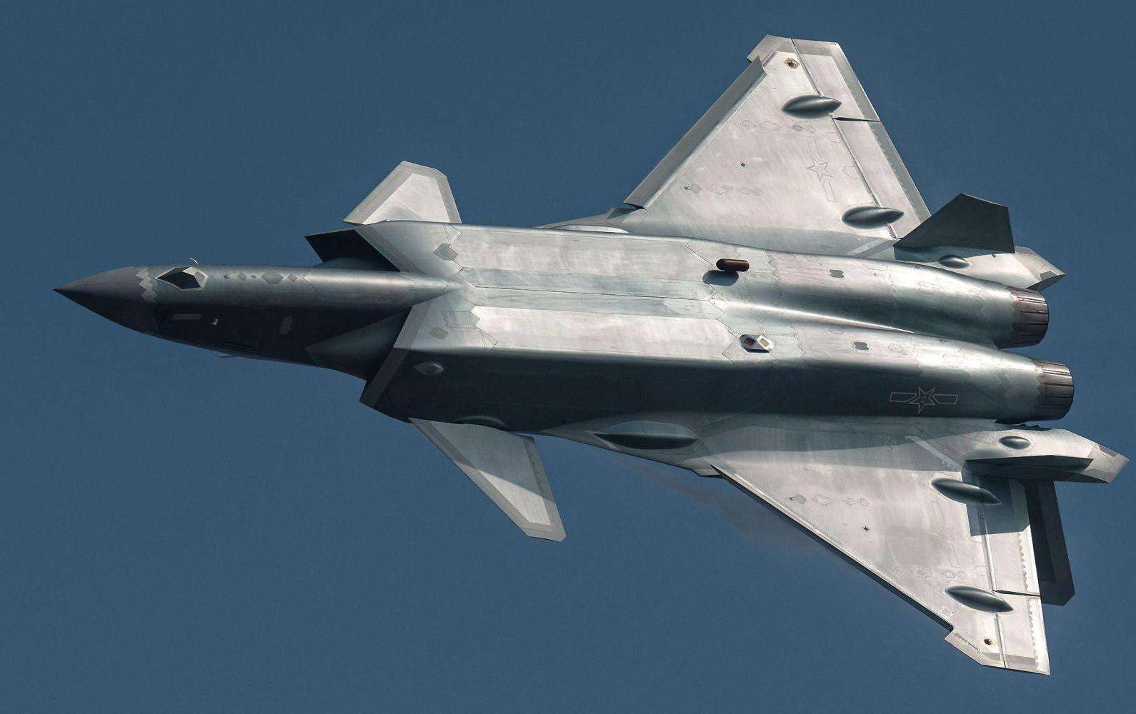 歼20还差多少就能追赶上f22?说出来怕你不相信