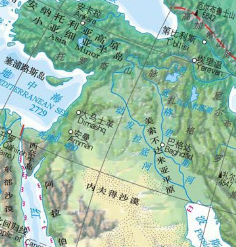 东部为内陆高原,东南部为沙漠地形,幼发拉底河从北部流经叙利亚,沿河