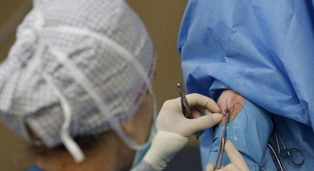 女人顺产"侧切"后缝合为什么不使用麻药?