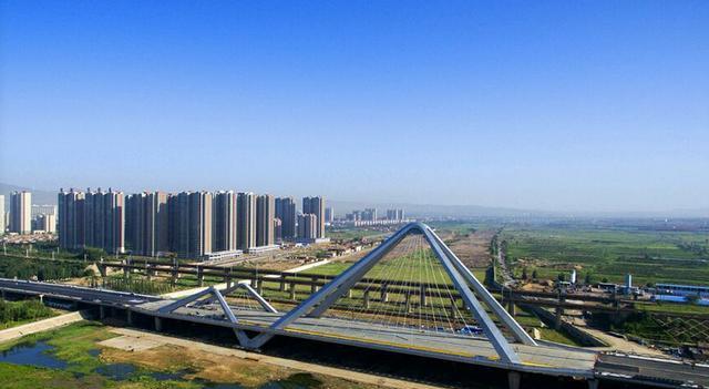 古城钢铁巨龙腾飞,大同老城区与御东新区新的交通要道即将竣工.