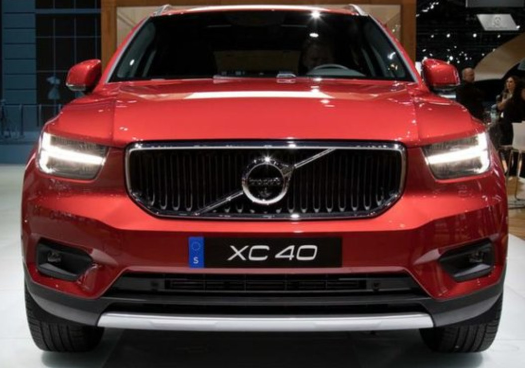 沃尔沃xc40实车到店,红色款颜值逆天,预售价仅25万起