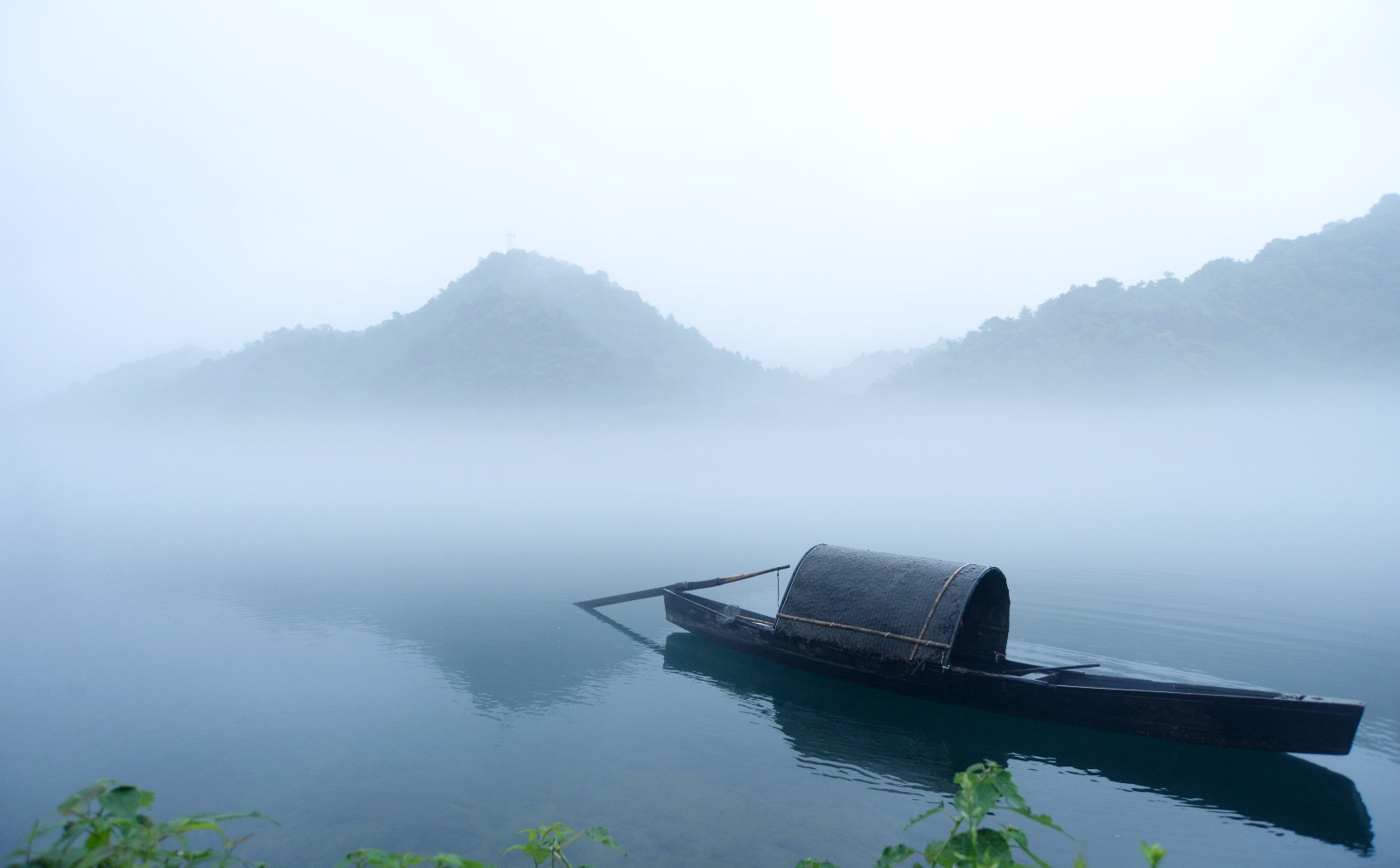 这个湖因雾气闻名世界 随手一拍定格大片 被誉为"人间仙境"