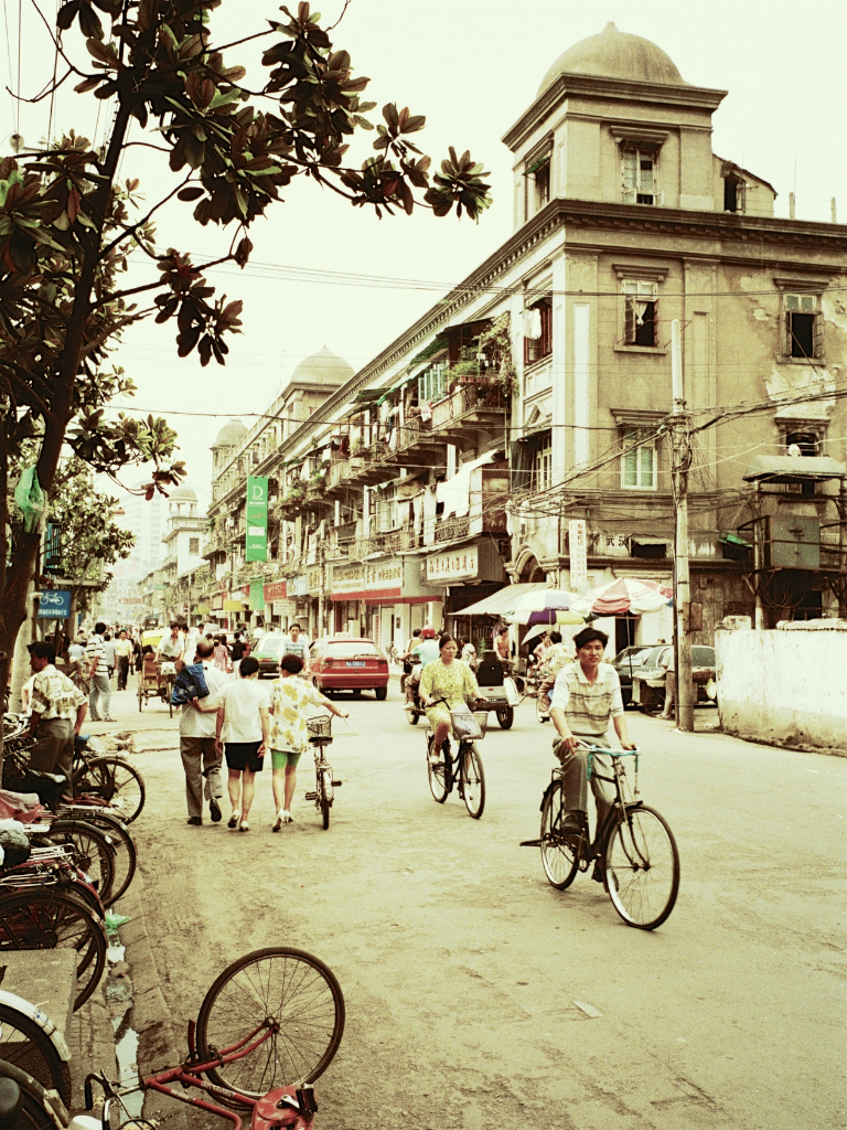 老照片 | 湖北武汉,1996年.米歇尔·彼得林