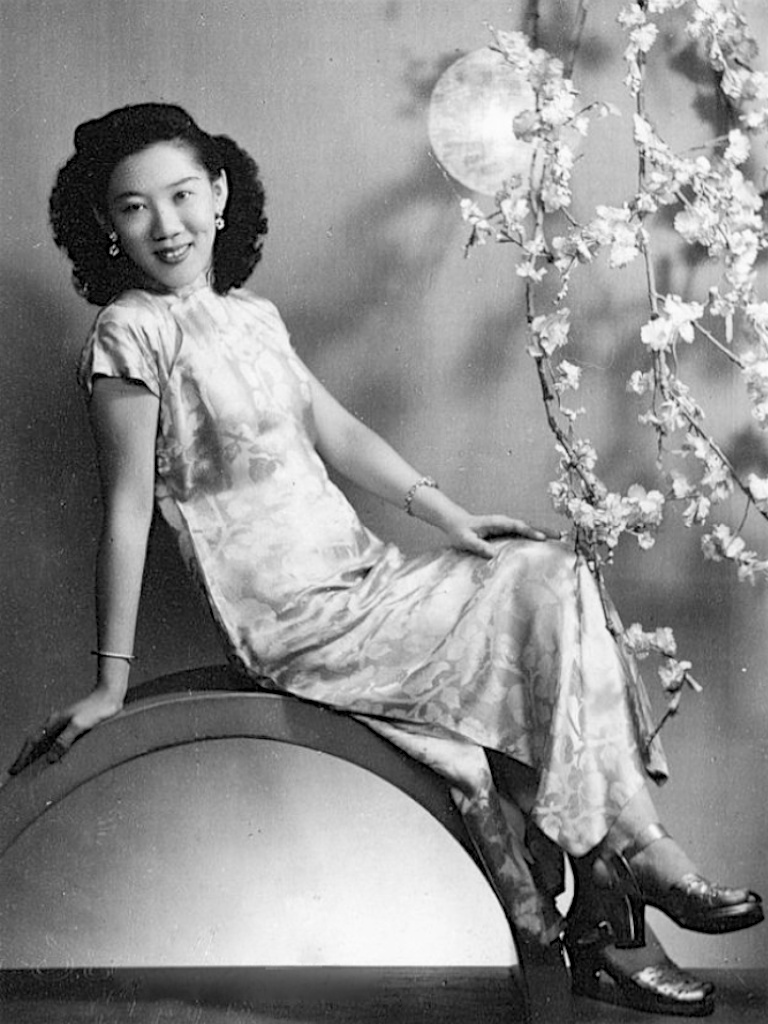 老照片 | 新加坡华裔女人,1940年代末.资料:vintage