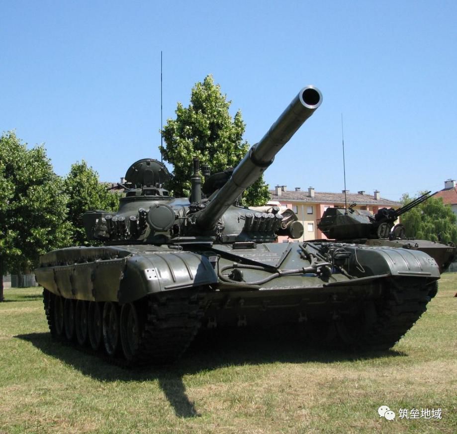 脑袋上插根棍根的魔改t-72:南斯拉夫m84坦克|塞尔维