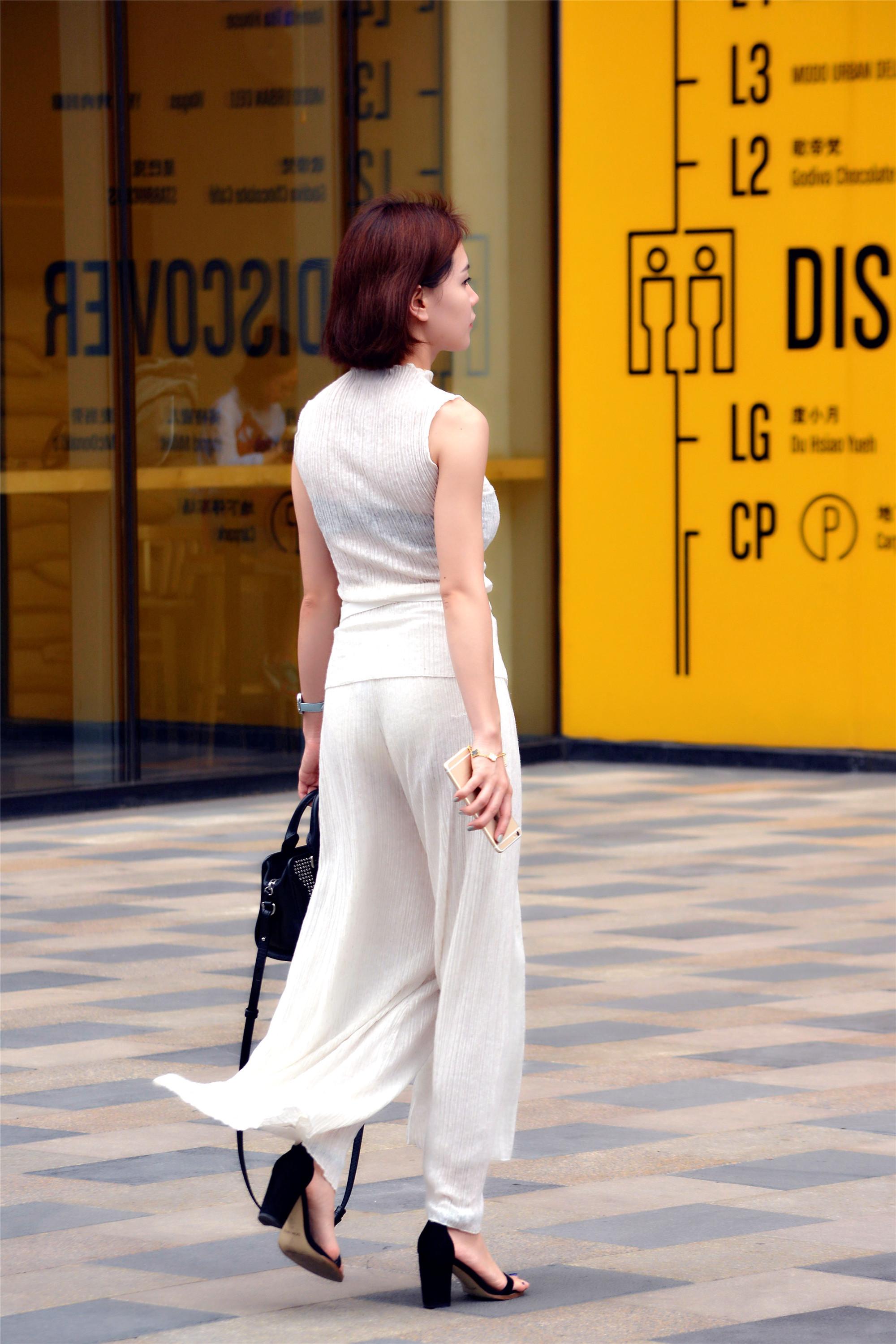 看了她的身材才知道,有一个好的比例是多么的重要