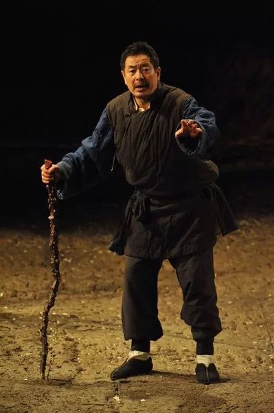 不喧哗,自有声:一个瘸子的故事,竟让半个演艺圈沉默!