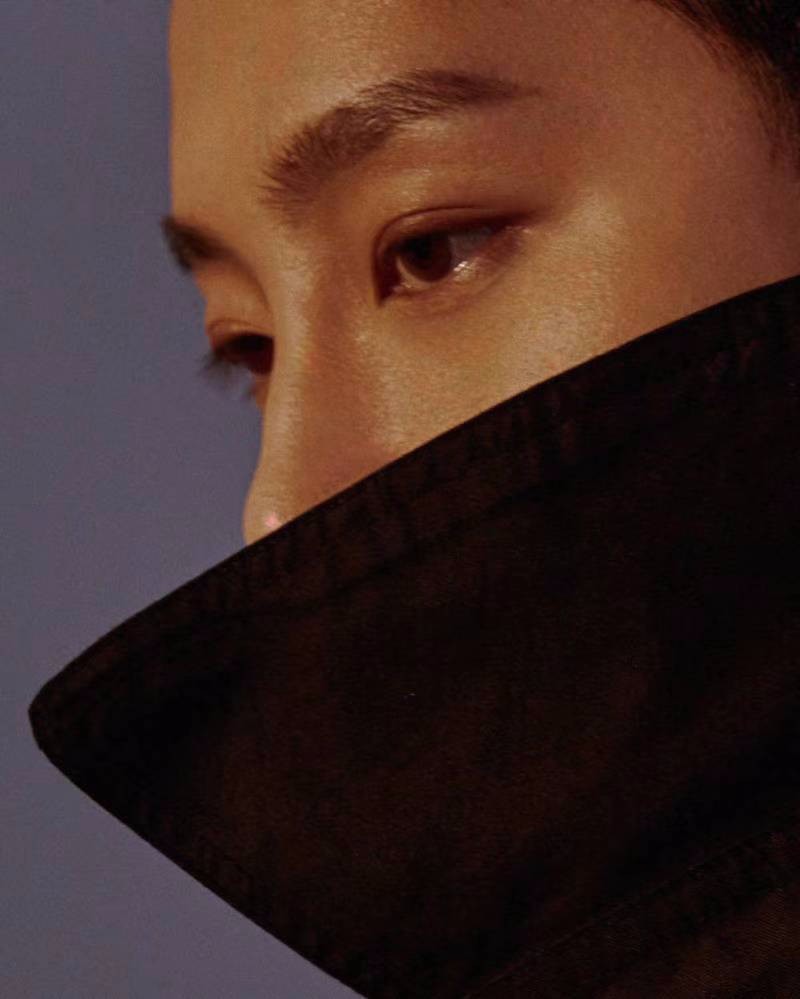 范世錡曝光全新写真 眼神坚韧释放凌厉气场