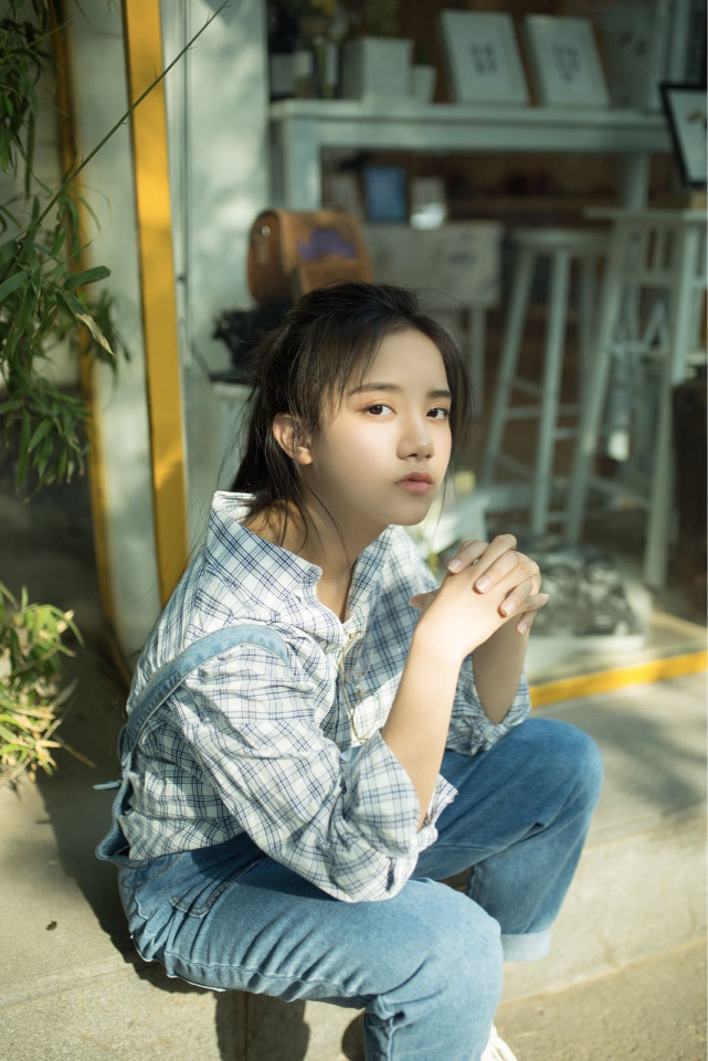 刘宸希六一写真曝光05后小戏骨尽显青春活力