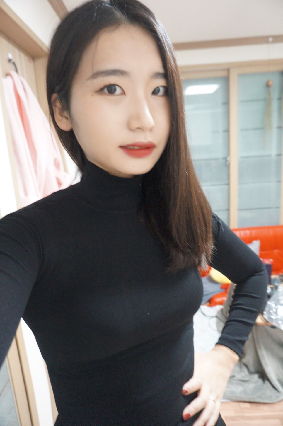 周末一个在家爱自拍的素颜姑娘