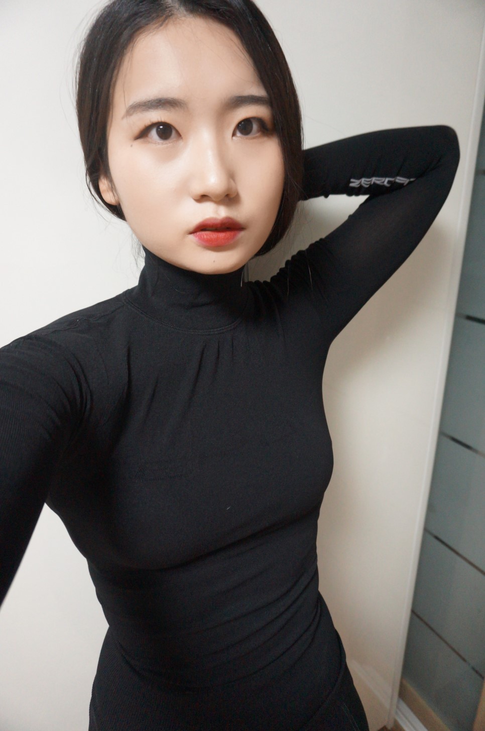 周末一个在家爱自拍的素颜姑娘