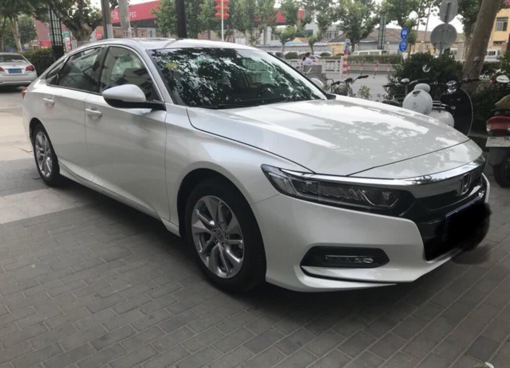 车主喜提白色十代雅阁,这款车到底如何?看他如何评价