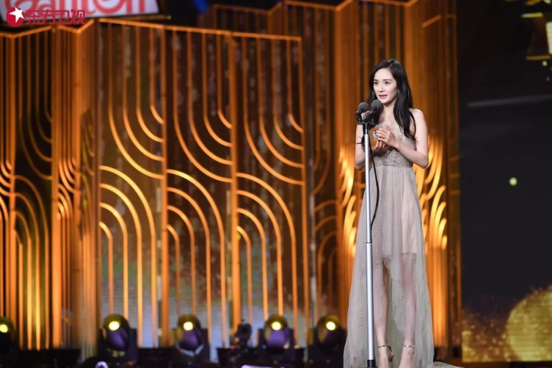 2018电视剧品质盛典 武大靖现场追星江疏影