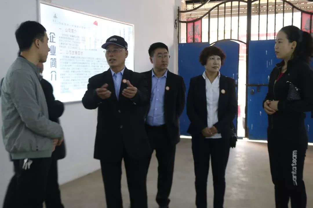 受甘谷县妇儿工委办主任,大庄镇碌碡滩村第一书记兼队长姜芳芳特邀