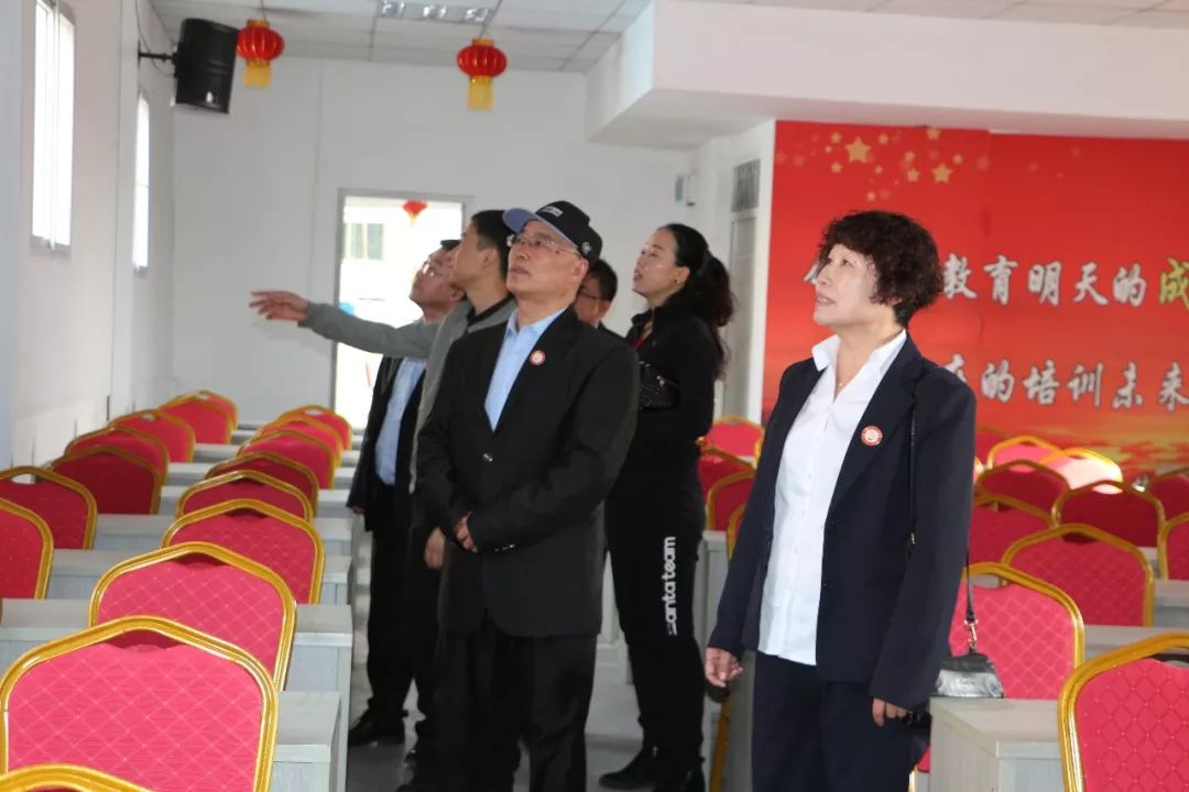 受甘谷县妇儿工委办主任,大庄镇碌碡滩村第一书记兼队长姜芳芳特邀