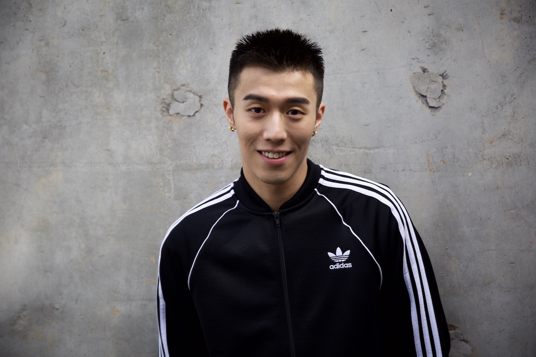 周游亮相活动 清爽有力运动风十足