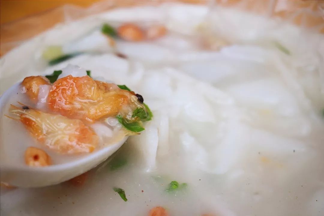 而只有鼎溜粿,才是只属于汕尾这座城市的.