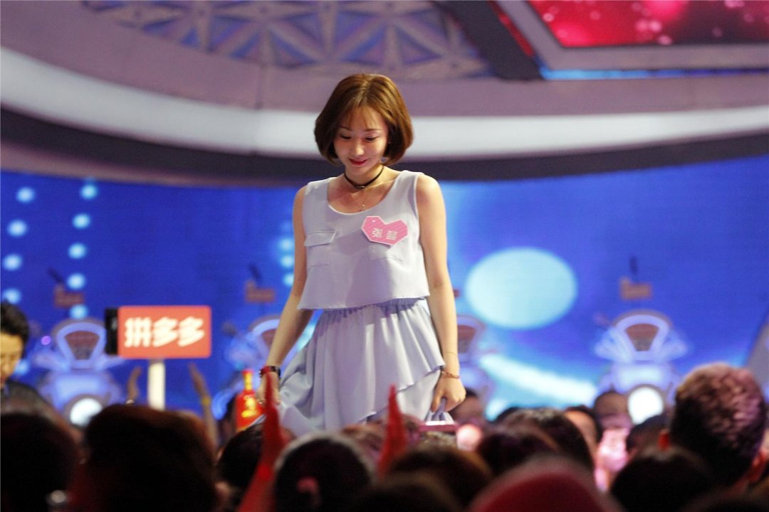 《非诚勿扰》热议"沟通"话题 明星脸男嘉宾登场 女嘉宾争相告白