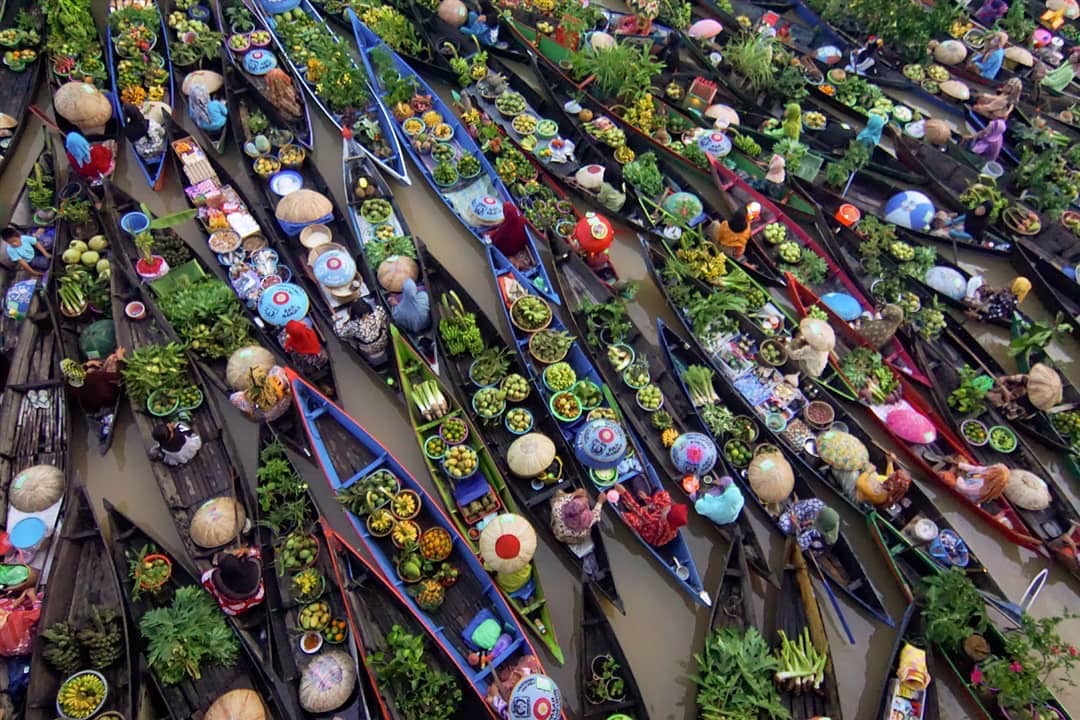 印度尼西亚马辰港水上市场有点眼花缭乱