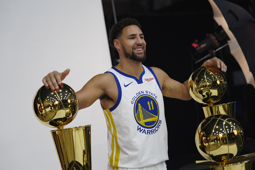 看完勇士定妆照后,惊艳的却是克莱,球迷:你这是经历了什么?