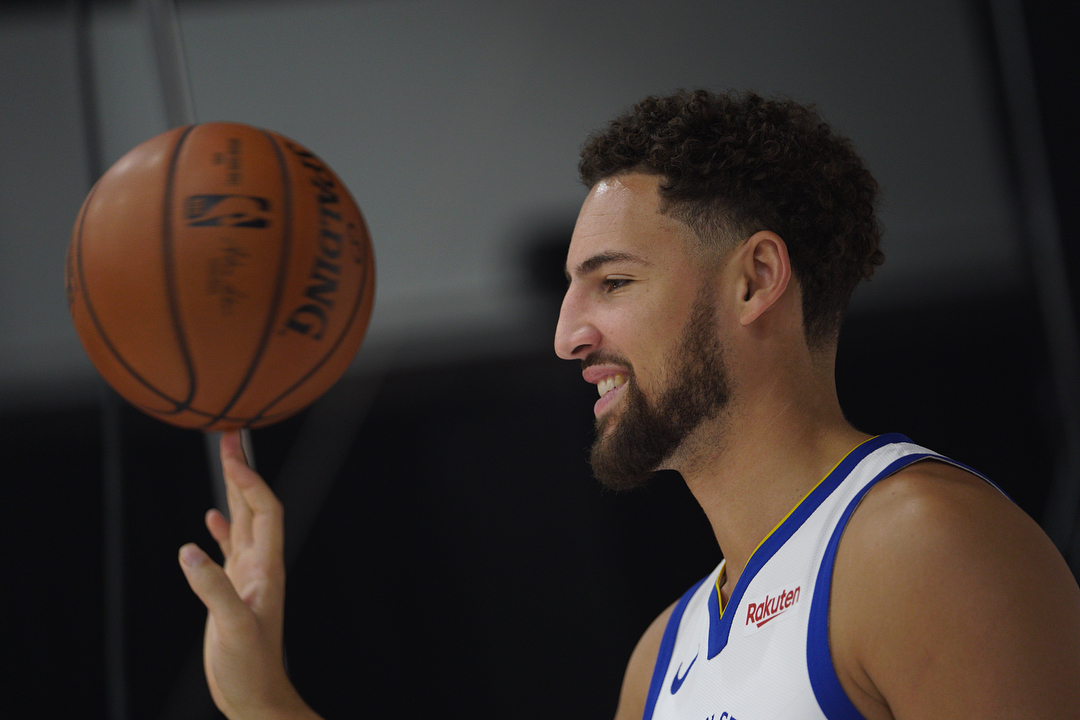 看完勇士定妆照后,惊艳的却是克莱,球迷:你这是经历了什么?