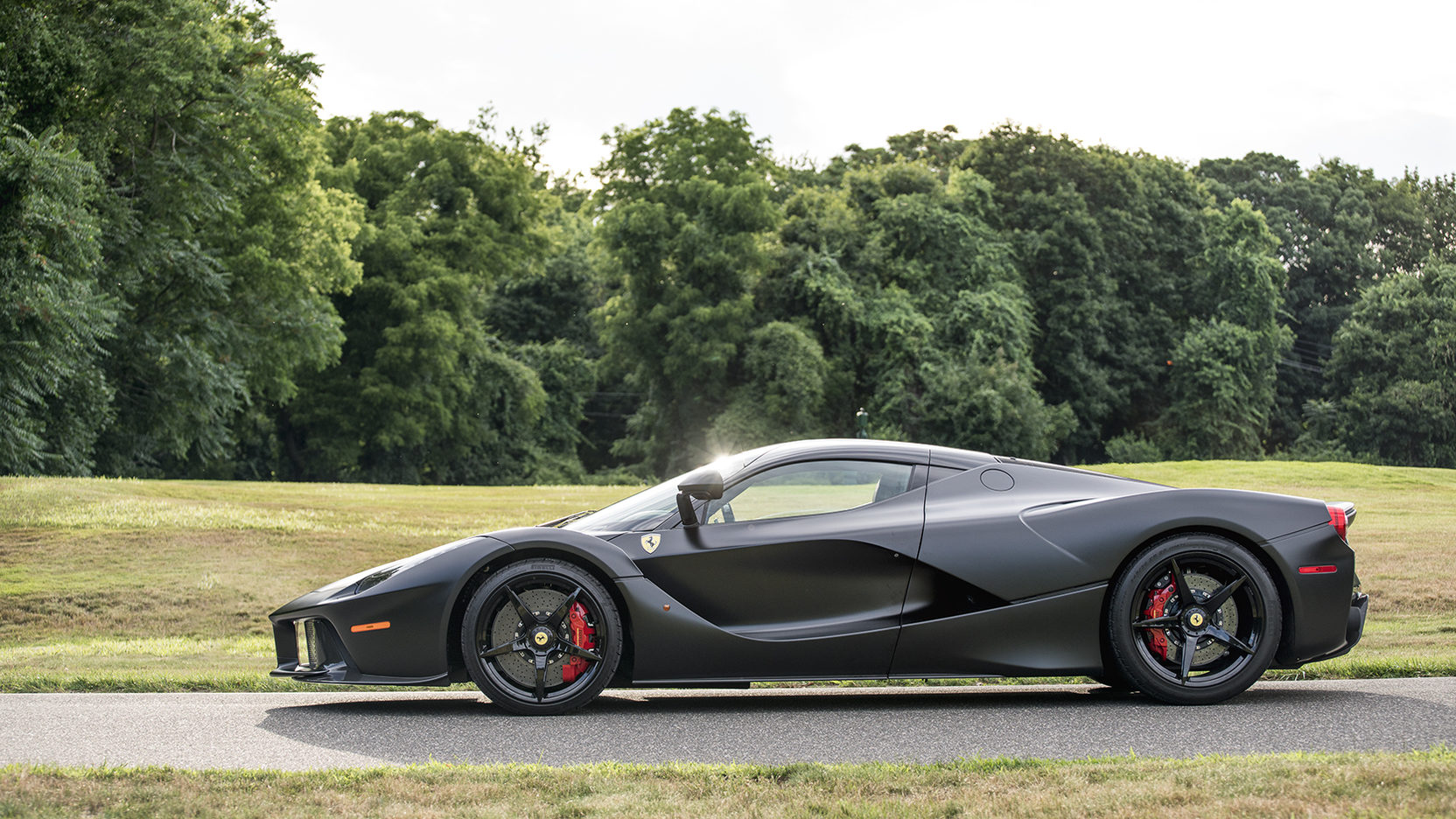 哑光黑法拉利laferrari,一匹超级黑骏马.